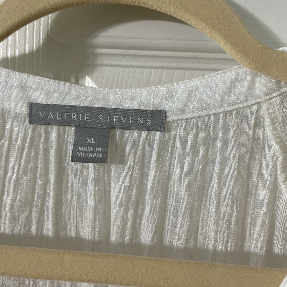 Another flows top with under camisole for vacation